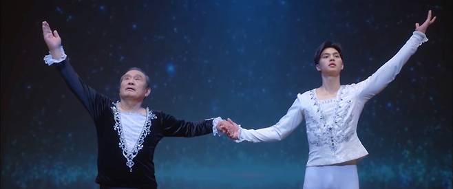 ▲ 발레공연에 나선 덕출과 채록 tvN '나빌레라'