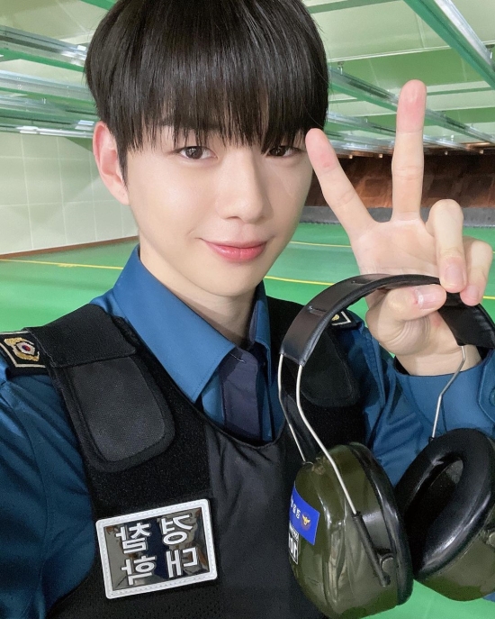 Kang Daniels visuals are eye-catching.On Wednesday, Kang Daniel posted a photo on his Instagram page.Kang Daniel in the photo is looking at the camera in a police uniform.His extraordinary visuals caught the attention of fans.Meanwhile, Kang Daniel is currently appearing in Walt Disney Pictures +s original series You and My Police Class.This work is a youth growth drama based on the police college.You and my police class is released twice every Wednesday at Walt Disney Pictures +.Photo = Kang Daniel Instagram