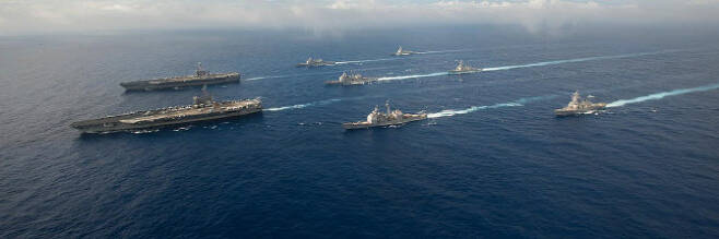 미 7함대 소속 항모강습단이 태평양에서 훈련을 진행하고 있다. (사진=미 7함대 SNS)