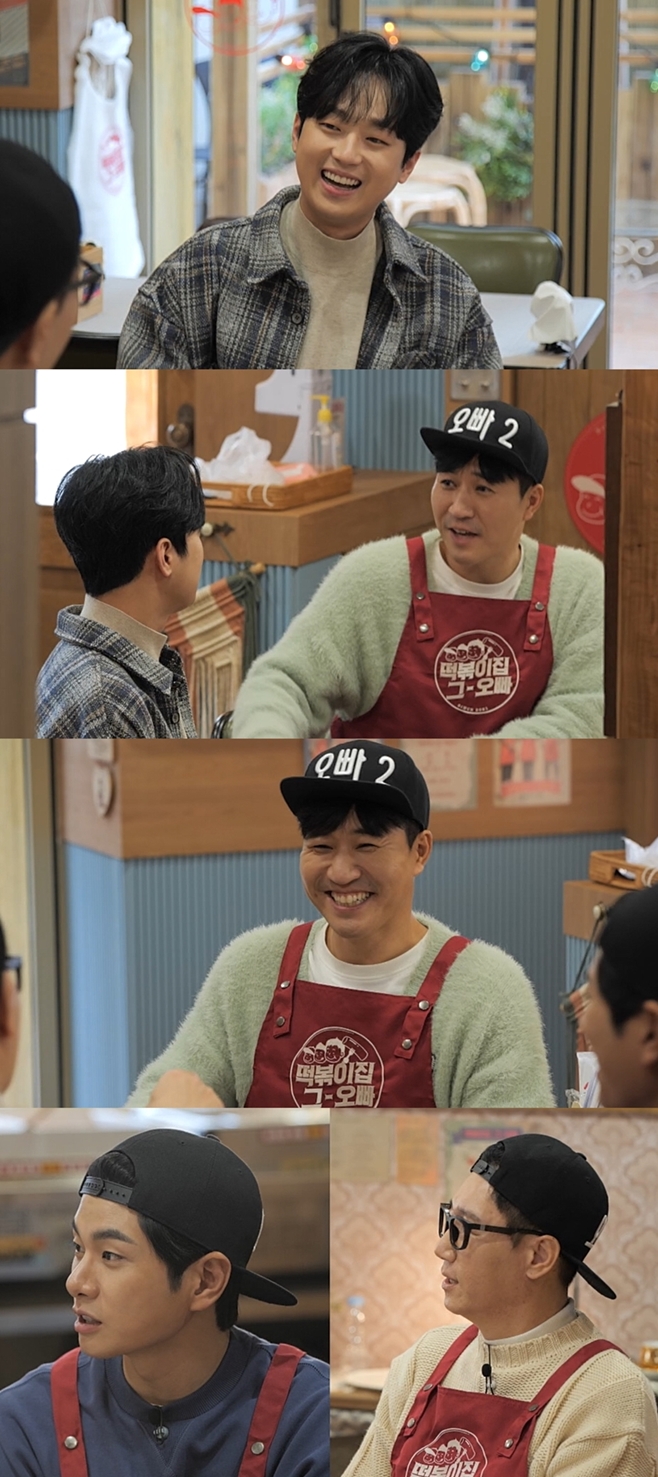 Lee Chan-won tells the story before his debut in Tteokbokki house brother.MBC Everlon entertainment program Tteokbokki house brother, which confirms the regular organization and starts to operate again today (15th), is a heartfelt brother Ji Suk-jin, a heartfelt brother Kim Jong-min, and a heartfelt brother Lee Yi-kyung in a tteokbokki shop, It is an entertainment program that tastes the stories of the customers who came to the store.On the first day of the business, three brothers steamy actors, Dong-Hwi Lee, Daniel Choi, and singer Lee Chan-won, come to share various stories. Lee Chan-won appears as Kim Jong-mins Kanbu.He focuses his attention on the future goal from the story before Mr. Trot, who made himself now.In particular, Lee Chan-won, who is from Daegu, said, I came up to Seoul for the appearance of Mr. Trot. My first home in Seoul was an army motive house.It was One Room, it was 2.7 pyeong, he said.He said, The goal is to receive the three entertainment companies in the debut 10 years. He said that he surprised everyone by revealing the next generation star down aspirations.On the other hand, Lee Chan-wons roller coaster life story and the behind-the-scenes story with Kim Jong-min can be found at Tteokbokki house brother which is broadcasted at 8:30 pm on the 15th.