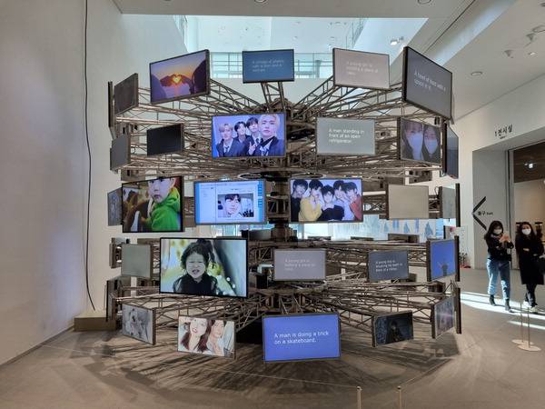 울산시립미술관에서 전시 중인 얀 레이 작가의 ‘레버리 리셋’.