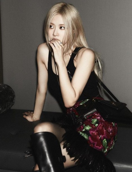 Rosé from the group BLACKPINK showed off her extraordinary chic.On the afternoon of the 16th, Rosé posted several photos on his Instagram.In the photo, Rosé is wearing a black dress with chicness and taking a picture.The white skin and blonde hair, which contradict the costume, made the doll look.Above all, Rosés overwhelming presence, which shows off his lonely eyes toward the camera, attracted attention.Meanwhile, BLACKPINKs Kill This Love music video exceeded 1.5 billion YouTube views at 6:39 pm on the 25th of last month.It has been about two years and nine months since it was released on YouTube, which has produced the second music video of more than 1.5 billion views in its career, following DDU-DU DDU-DU.