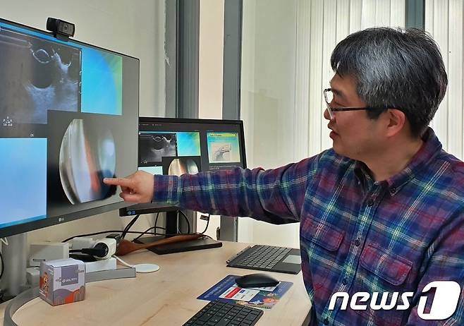 뉴스1과 인터뷰 중인 김준영 건국대 수의대 교수 © 뉴스1 최서윤 기자