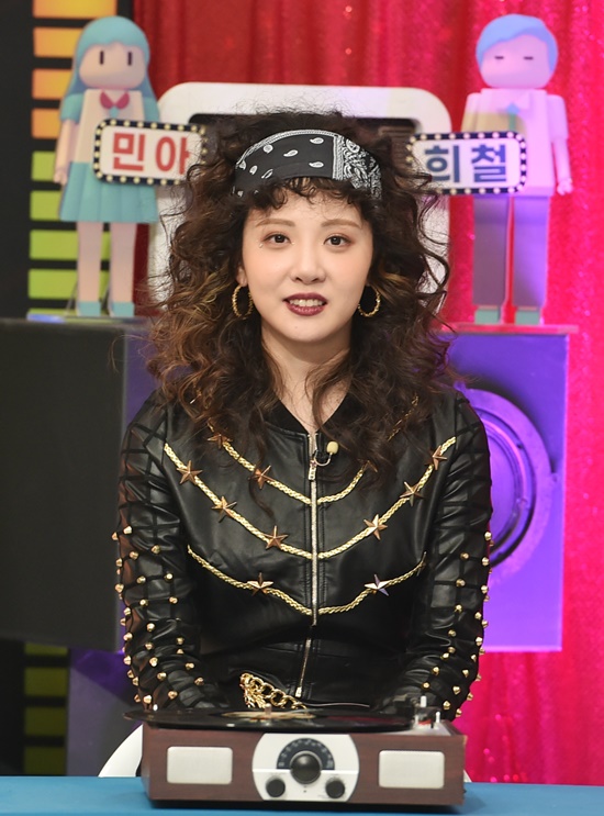 Kim Min-ah showed gratitude to Kim Hee-chul, who breathes together in The Twenty Century T.On this day, Kim Min-ah opened the door to Kim Hee-chul and the secret to boasting of fantasy breathing. I relied a lot on Kim Hee-chul.Kim Min-ah said, My first TV program is T. In a situation where I am very poor and do not know what is, it was only Kim Hee-chul to rely on.So Kim Hee-chul seems to have been difficult in many ways. Kim Hee-chul does not express it, but it is very caring and warm.I have never heard anything I hate or nag about, and if you have a story to tell me, I will tell you the good side. I have learned a lot in two years.T. is a new concept newtro music chart show that not only summons KBSs Old K-pop program, which is filled with Korean songs (the Korean song) but also resolves the thirst of the Newtro songs that the public wants and reinterprets 20th century famous songs.Photo: KBS Joy The tweetieth Century T.