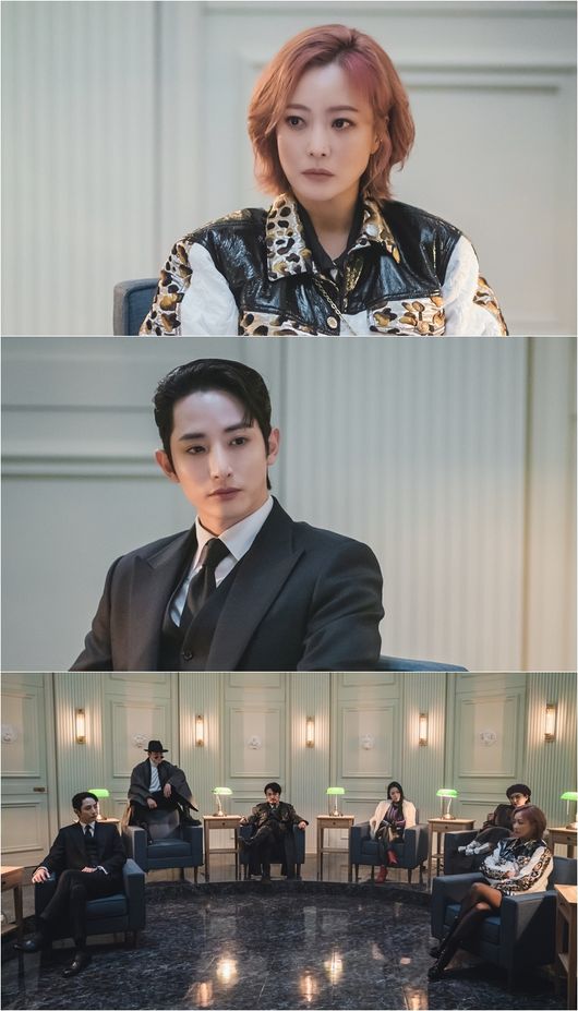 In the first half of MBC, Kim Hee-sun, the head of the Danger management team of the expected movie Tomorrow, and Lee Soo-hyuk, the head of the India management team, were caught in the scene of a confrontation in the eyes that is creating a corner of the ice.On the 22nd, MBCs new Golden Thorrow (playplayplayed by Park Jae-kyung, Kim Yoo-jin, and director Kim Tae-yoon, Sung Chi-wook) released the SteelSeries cut by Kim Hee-sun and Lee Soo-hyuk.Tomorrow is a hypothetical office human fantasy in which Those Merry Souls, who were India for dead, now save people who want to die.Based on Naver Webtoon of the same name by Lamar Jackson, one of the most famous webtoons of life, Park Ran, who wrote various sitcoms, and new writers Park Jae-kyung and Kim Yoo-jin will write and add new RO WOON charm.In addition, director Kim Tae-yoon, who directed the films Retrial and Mr. Ju: Missing VIP, and director Sung Chi-wook, who directed MBCs Special Labor Supervisor Cho Jang-pung, Cairos, and tvN Mouse, are co-directed to raise expectations in that they are the meeting between film and deLamar Jackson.In tomorrow, Kim Hee-sun plays the role of Danger management team leader Koo Yeon of the bulldozer charismatic exclusive company Juma, and Lee Soo-hyuk plays the role of Park Jung-gil, the top elite and cold-blooded India management team leader of the exclusive company Juma.Unlike the training to save the person who wants to die, Park Jung-gil thinks that the mission of the Danger management team is out of the essence of Those Merry Souls, and plans to form tension in the drama.In this regard, Tomorrow side draws attention by unveiling SteelSeries, which contains the meeting scene of team leaders of Juma, a low-sector monopoly company centered on Gyun and Park Jung-gil.Danger management team leader Lee and India management team leader Jung Gils day, who watch each other only while the unique fashion and free-spirited appearance of the team leaders gathered in the meeting room catch the attention, make the tension in the meeting room cold.Especially, in the decisive expression of the smileless line, the anger toward the middle road is seen, and the middle road is also facing the face with a relaxed expression without a backdrop.Above all, the other team leaders who do not care about the two nervous battles reveal that the conflict between the two has been continuing for a long time.So, I wonder why SteelSeries alone is in conflict with the tension that is causing tension.If you pay attention to the relationship between Danger management team leader and India management team leader Park Jung-gil, you will feel another fun of the drama, the team leader of Tomorrow said.Tomorrow will be broadcast for the first time in March following Tracer.MBC is provided.