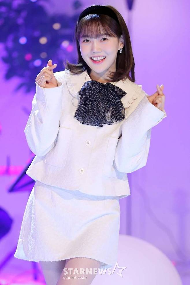 그룹 오마이걸 효정이 22일 경기도 고양시 빛마루방송센터에서 진행된 , U+아이돌Live '아돌라스쿨' 겨울방학 특집 녹화에 참석해 포즈를 취하고 있다. 2022.01.04 /사진=임성균 기자 tjdrbs23@