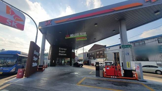 서울 금천구에 있는 국내 제1호 에너지 스테이션인 SK박미주유소. 사진=황인성 기자