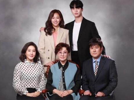 The Beautiful Present is the news of the casting of other legendary actors such as Park In-Hwan, Park Sang-won, Hye-ok KIM, Ban Hyo-jung, Byeon Woo-Min, and Park Ji-Young, and released a harmonious and simple family photo.KBS 2TVs new Weekend drama, Beautiful at the moment, is a marriage-sex project drama depicting the process of three older brothers visiting their mates to occupy the apartment that adults in their families have given.The first KBS Weekend drama by star writer Ha Myung-hee, who received the Presidential Citation for 2021 Korea Contents Award for Youth Records, is drawing attention from both inside and outside the broadcasting industry.In addition, Kim Sung-geun PD of Daewang Sejong and Cha Cha Cha will take charge of directing and expect the birth of a work that can be believed and believed.At the end of last year, Yoon Shi-yoon, Bae Da-bin, Oh Min-seok, Shin Dong-mi, Seo Bum-joon and Choi Ye-bin were already reported as expected works.Here, a large number of star actors who support K-drama firmly will be cast, and the Weekend house theater will be filled with the lineup of overpassing walls.First, Park In-Hwan, the father of the people, played the role of Lee Kyung-cheol, the spiritual landlord of Gagane and the grandfather of the three brothers.Kyung-chul leaves his wife early, and he loses his only daughter, and he adopts Minho like fate when he is frustrated.As a result of living faithfully with the fruit fruit Vic-Fezensac, he is having an excellent old age with his son, a sincere daughter-in-law, and three unsavory grandchildren.The son of Kyungchul and the father of the three brothers, Lee Min-ho, is a synonym for Gentleman and an original flower boy, Actor Park Sang-won.Although his father Kyung-chul and his father are rich and adopted, they have deep and deep stickiness of their own. They lived hard to become a junior high school vice principal by using their sincere father as a textbook.The wife of Minho and the mother of the three brothers, Han Kyung-ae, was played by Actor Hye-ok KIM, who plays various mother awards from Punsu Mam to the mother.There is only one worry about the cool personality of the person who keeps and acts when he speaks.I have two sons who are difficult, but I do not need doctors, lawyers, and all, and I hope that my eldest sons will marry and children will be crowded in the house.It is the only troublesome Baro marriage for the adults who live well and live a happy family.Except for Su-jae (Seo Bum-joon), the youngest person who is still preparing for the civil service exam, he is good at his job, has a good personality, and he does not think about going to the house so that his lawyer, Yoon Shi-yoon, who was proud of his family, and Oh Min-seok, a dentist, are full of age.Poorer family adults declare that they will give an apartment to a person who brings a marriage partner within six months, which fuels the three brothers desire to die even if they die.The family that is the main axis of now beautiful with the family of Hyun and the family of Bae Da-bin.The biggest adult Yoon Jungja is starring the godmother of Actor, Ban Hyo-jung.The living, lavish sperm made money from doing food Vic-Fezensac, and each touch hit a jackpot.Because of the complex that only went to elementary school, I think that my daughter-in-law, who grew up in an educators family, is proud of her shoulder.The future father Hyun Jin-heon will be starring Byeon Woo-Min, the face of heaven, and Actor Park Ji-Young, who shows a unique presence in her mother Jin Soo-jung.Jinheon, who successfully led the Kimbap franchise company, is the happiest person in the world to see my wife who always has a wife before her child, and my wife who eats delicious food.The wife, who is loved by this kind, has also lived well and evenly, evenly, with her son and daughter, and there is concern for them, and the future of the Baro eldest daughter has been married fraudulently.Her relationship with Gagane begins when she asks the present to marry an enzyme song.In addition, Sunwoo Yong, who is living in the United States and is living with her brother Kyung-chul, who has immigrated to the United States, Jung Heung-chae, her son Choi Man-ri, and Kim Ye-ryong appear in her daughter-in-law Yoo Hye-young.In The Beautiful at the moment, large families that are not often seen in the present age appear, and three families of the present and future live together.If the competition for the marriage project of the three brothers to win an apartment in an era of avoiding love and marriage gives fun, each story of these large families will make them think once again about the meaning of family. The current Beautiful will be broadcast in April following the popular gentleman and lady.