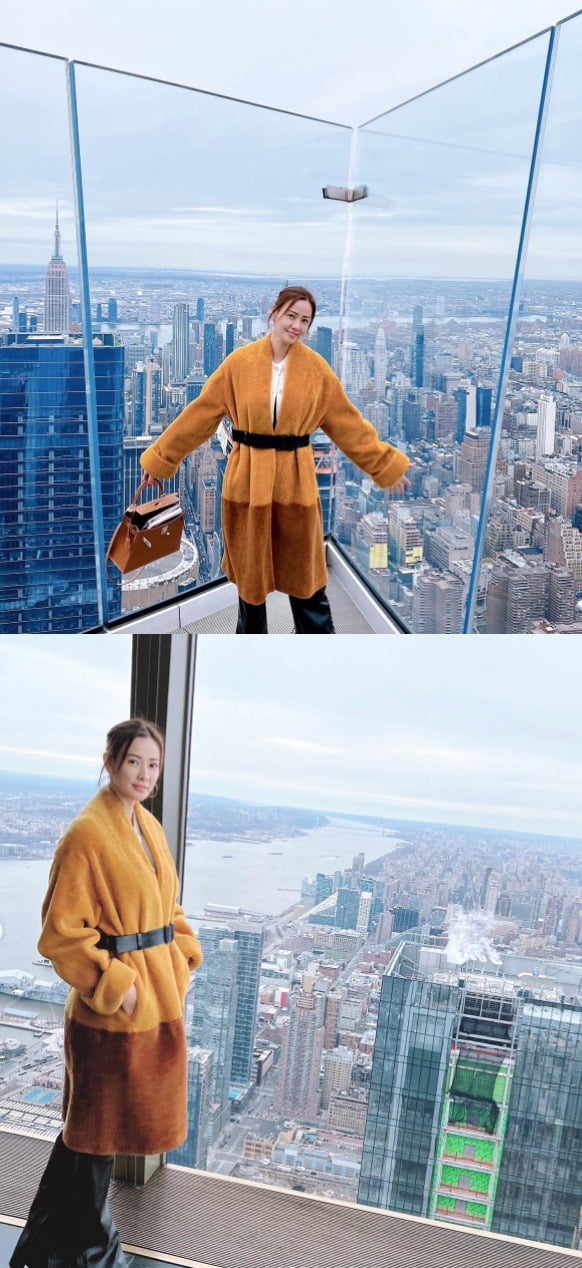 Actor Son Tae-young enjoyed a New York City date in a nomask condition.Son Tae-young posted a picture on his instagram on the 25th with an article entitled Happy birthday Taejiji.In the photo released on the day, Son Tae-young, who enjoys a date in New York City, USA, was featured on his birthday.Currently, Kwon Sang-woo is living in United States of America with his family, and seems to have left his children to his husband.In addition, the U.S. is now in a situation where the mandatory mask measures are lifted and the anti-virus regulations are eased, and Son Tae-young, who is freely walking in New York City without a mask, catches the eye.Son Tae-young married Kwon Sang-woo in 2008 and has a son born in 2009 and a daughter born in 2015. She is currently in United States of America.