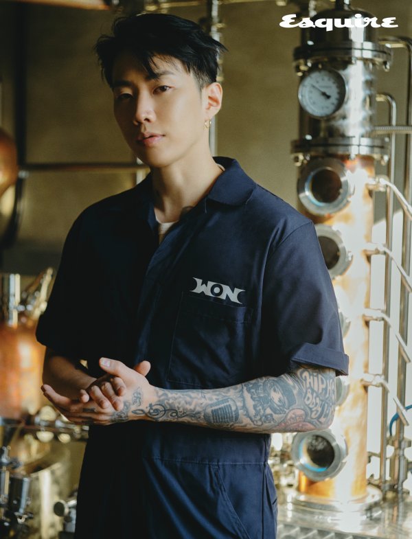 Jay Park said, Elements are traditional distilled shochu such as Hwayo and Iljeong Jinro. If distilled shochu is a drink to drink, distilled shochu is a drink like whiskey or wine to enjoy alcohol.Its a drink that takes time to appreciate its taste and aroma, and its one of the purposes of making sure that the difference between two drinks with the same name is known.I know that Japanese alcohol is sake everywhere in the world, Jay Park said. There are all kinds of whiskey in bars in New York, he said. I never thought of a relationship between Huayo and Il-Jin.It is good if I know the original stock so that it is sold more overseas, and on the contrary, it is good to sell a lot of original stock because it is sold overseas.I want to make Koreas alcohol a global culture. In particular, Jay Park said, I have received a few suggestions to lend me a name (here and there) but I did not accept it. I am putting my career on my career.We found good partners from the start, held weekly meetings, and attended all of them together.I asked when this drink came from the United States of America, which is responsible for Jay Parks United States of America activities, and I even talked about it.We have a bright outlook and have already attracted small overseas investments, and we never did anything about this drink, he said.Jay Parks picture can also be found in the March issue of Esquire.