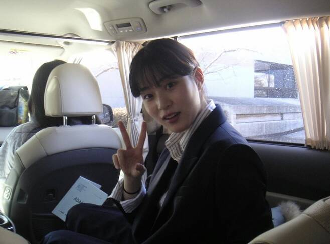 Lee Soo-kyung posted a picture on his 28th day without comment through his instagram.The photo shows Lee Soo-kyung waiting in the car. I feel a lovely mood as he is tied up with his bangs and his hair due to his next work.On the other hand, Lee Soo-kyung is currently filming after confirming TVN Adamas appearance.Adamas is a work that depicts a truth-trace that seeks to find Adamas, the murder weapon that disappeared with the daughter of a witness, and seeks to catch the real criminal, a twin brother who is trying to dig up the secret hidden in his fathers murder 20 years ago.He works with Actors Ji Sung and Seo Ji-hye.