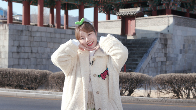 Singer MAMAMOOs Wheein will be on KBS 1TV 6 oclock homecoming reporter.Earlier, Wheein appeared on KBS 2TV Yoo Hee-yeols Sketchbook and said he wanted to try the reporter My Homecoming at 6 oclock.Wheein will appear in the 6 oclock homecoming feature Little Practice to Change the World, Good Consumption Jangbogo and challenge reporters for the first time in his life.In a recent recording, Wheein expressed his determination as a reporter for 6 oclock homecoming and said, Reporters who are 6 oclock homecoming are nervous!I will shake up the reporter world. He expressed his aspirations and predicted a new change in the reporter system.The place where the sprout reporter visited was Jeonju Nambu Market Youth Mall located in Jeonju, the hometown of Wheein.The Jeonju Nambu Market Youth Mall is located on the second floor of the Jeonju Nambu Market, which has been in place for 11 years.Currently, more than 20 young merchants are working together to overcome Corona 19 and to revitalize traditional markets and regions.Heein was particularly eager to support young merchants and convey positive energy. Heein said, I was so excited to meet young merchants in my hometown that I could not sleep.On this day, Wheein kept a high tension all the time and talked happily with young merchants with a unique cheerful, pleasant and bright tone.