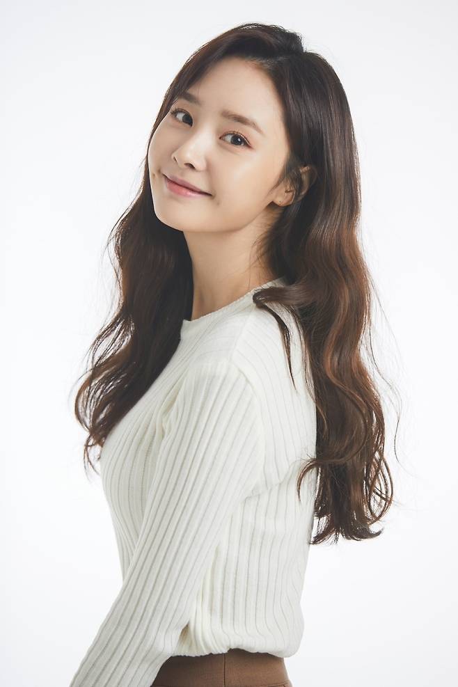 Bae Woo-Hee has confirmed his appearance in It is beautiful now and spurred on full-scale acting activities in 2022, said Never Die Entertainment.Currently Beautiful depicts the process of finding a mate to occupy the apartment of the family adults, in the age of avoiding love, marriage, and the family of the family.It is a marriage project drama that tells the realistic stories and family stories of the current generation.Actors Yoon Shi-yoon, Bae Da-bin, Oh Min-seok, Shin Dong-mi, Seo Bum-joon and Choi Ye-bin.Kim Sung-geun PD, who directed the drama Youth Record and directed the author of the author, Ha Myung-hee, who received the Presidential Citation for the Korean Contents, directed the drama Unmanned Age, The Great King SejongCurrently beautiful is scheduled to air in the first half of this year following gentleman and lady.