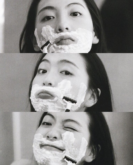 Actor Kang Jiyoung from group KARA has unveiled an extraordinary shaving visual.Kang Jiyoung posted a picture on his personal instagram on the 2nd with an article called Twenty.The photo shows Kang Jiyoung shaving with a shaving form on his face.Kang Jiyoung boasts a variety of charms, including expressionless or winking dramas and dramatic expressions.Meanwhile, KARA made its debut as a four-member team in 2007.With the withdrawal of Kim Sung-hee, who was an early member, Kuhara and Kang Jiyoung joined as new members and acted as a five-member group. In 2014, Kang Jiyoung and Nicole left and Huh Young-ji joined as new members.Photo: Kang Jiyoung Instagram