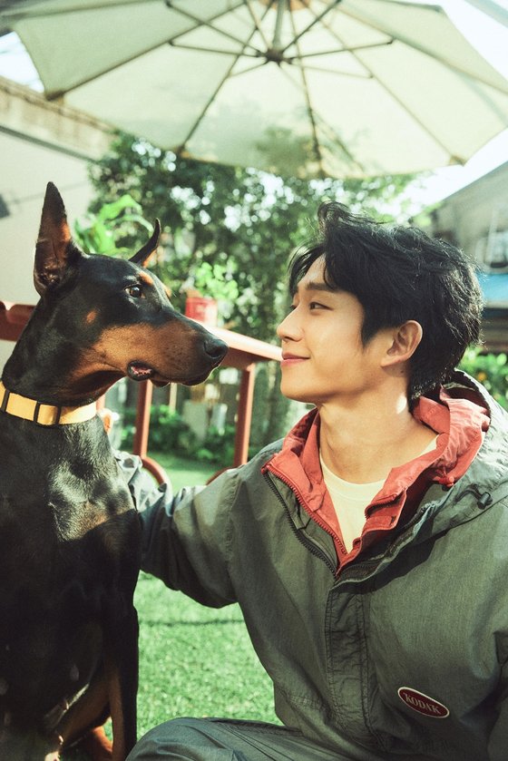 A picture of Actor Jung Hae Ins hobby was released.Jung Hae In boasted a warm visual in a spring campaign picture with a brand working as a model.With casual hair styling and a soft smile, Jung Hae In doubles the fresh energy of spring in a casual, comfortable mood.In this photo, Jung Hae In is gathering topics because he can get a glimpse of the everyday appearance.Especially, it is attracting attention that it was filmed with five concepts reflecting the actual hobby of Jung Hae In such as gardening, pet walking, RC car riding.As such, Jung Hae In captures the attention of the public by emitting various charms not only in works but also in advertisements and pictorials.So, his move to announce the start of spring 2022 with fresh visuals and bright energy is noteworthy.On the other hand, Jung Hae In, who has been attracting public attention by performing various genres of acting from romance to action, will continue his active activities with the appearance of Drama Connected and D.P.2 this year.