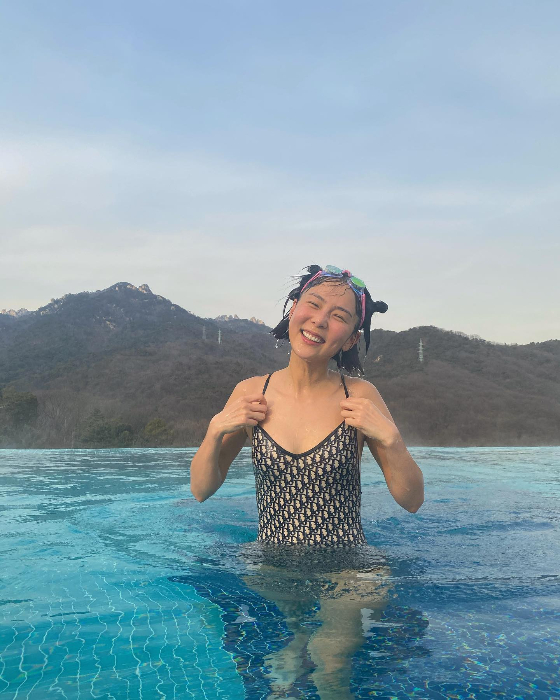Kim Na-young posted several photos on his instagram on the 5th.The photo shows Kim Na-young in the pool.Kim Na-young is smiling broadly in a swimsuit, and she also adds a cute charm by putting her hair on both sides, adding a humorous look to it to make her laugh.A smile is pure.The fans who encountered the photos showed various reactions such as cute, happy, excited ~.Meanwhile, Kim Na-young announced in December last year that he was in love with singer-songwriter and painter MY Q (Yoo Hyun-seok).Kim Na-young married a financial worker in April 2015, and then divorced in January 2019; he had two sons under his belt.