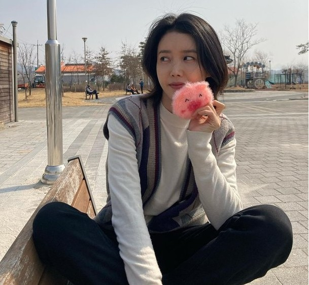 Actor Chae Jung-an told the latest news of the drama shooting.Chae Jung-an released several photos on his instagram on the 6th, with the article The King of Poco Rosso with the coming spring ~ Fighting Today.In the photo, Chae Jung-an sat on a bench with a yangbang and picked up a Porto Rosso face pink loofah.Chae Jung-an, who smiles with the poco Rosso character handwash of a smiling look (), is impressive.Chae Jung-an also took a pose that looked like he was enjoying springtime with his eyes closed in another photo, as if he were following the Porto Rosso look of a loofah.Chae Jung-an stars in the Teabing original drama The King of Porco Rosso