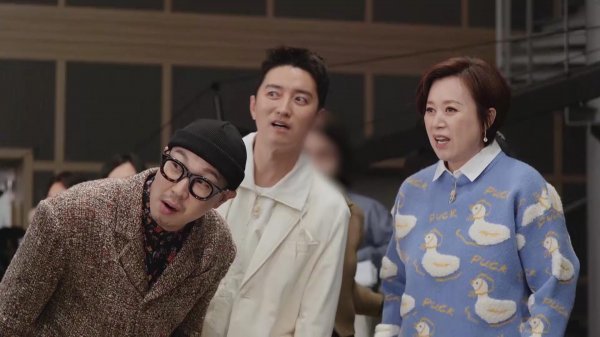 On the 6th (Sunday), the first episode of High School Mom Dad (planned by Nam Hyun, director Andong Soo and Ji Soo Hyun, writer Joo Gi-ppeum and Lee Ja-eun) will feature three Goding Moms who experienced pregnancy and Child Birth in their teens for the first time in Studios, revealing how they meet 3MC and psychological counselor Park Jae-yeon and sex education instructor Lee Si-hoon.On this day, 3MC first sees three godding mothers in Studios from a distance and cant keep an eye on them for a while. You look younger than the real Age.I can not believe that I am a mother. The humanist group makes a smile on the uncle saying, It is like a student who has visited the broadcasting station. After a while, the 11-month-old mother of the 11-month-old spring, Ji-woo Kim, the mother of the 22-month-old son Yu Jun-yi, 21-year-old Irucia and Child Birth,Pre-mother Park Seo-hyun introduces herself in turn, and they also convey their opinions about why they appeared in high school mom bad.First of all, spring mother Ji-woo Kim says, I want to instill the perception that young parents can do well (parents), and Yu Jun says, I want to show my parents who are not ashamed of their children.Park Seo-hyun, a mother-to-be, said, My parents are still opposed to the Child Birth.I came to appear because I wanted to show that Husband and I are living well even if I am a student. The three Goding Mothers who became parents in their teens talk about the reality of living as a teenagers parents as well as the sex culture of their teens.In addition, they reveal the actual child-rearing, and they talk about negative gaze and social prejudice toward youth parents.The special story of the three Goding Moms will convey a meaningful message to the teenage and parents generation, so I would appreciate it if On Family watch it together. MBNs new entertainment high school mom dad, which reveals the reality of high school mom dad and presents solutions, will be broadcasted at 9:20 pm on the 6th (Sunday).MBN God and the Blind, which had been responsible for Sunday night, moved to 11 pm every Friday night.