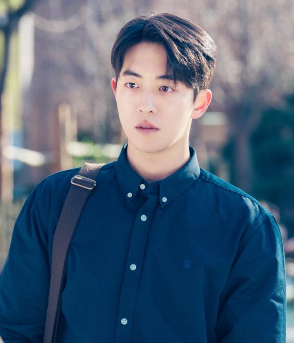 - A work that was replaced by the 30s and 40s- Now, the number of young actors is increasing- Han So-hee, the number one person who wants to cast- Kim Dae-mi, Nam Joo-hyuk and Song Kang are also very popularIn the Drama world, there has been a 20-something Actor famine for quite some time, a lack of a 20-something Actor who could trust and leave behind the lead.So 30 and 40 Actors had to play the role of 20s or increase the age of the character.However, recently, a large number of fast-growing 20-year-old Actor appeared, eliminating this thirst.The female actors are Han So-hee and Kim Dae-mi, and the male actors are Nam Joo-hyuk and Song Kang.Han So-hee is ranked as the most wanted actor in the movie as well as Drama these days.Drama appeared as a dignified affair woman in the World of Couples and made a strong impression on her.Since then, Web Toon has been based on I know, but he has played a role as a fussy and hairy college student.And in Netflixs My Name, which made Han So-hee a global hot star, he succeeded in transforming himself once again by acting as an action actor who surpassed a good man Actor by taking on a person who puts himself in the organization for his fathers revenge.Disney Plus Sound Track #1, which will be released on the 23rd, is a direct and honest lyricist who talks about friendship and love of 20 years.So-hee, who is greedy enough to play a completely different character in each work, has a new acting ability and character understanding, so he is evaluated as being able to digest any person.It remains to be seen how far So-hee will grow this year, when she is 27 years old.Kim Dae-mi, who showed a lovely charm with the recent drama We That Year, has a cute appearance without double eyelids and delicate acting skills.She was surprised by the powerful action performance in Park Hoon-jungs Witch (2018), who won the lead role through the competition of 1500 to 1, and she became popular with women after playing a Sosio-pass-oriented person who is versatile and lacks empathy in Drama Itaewon Clath.In That Year, which re-breathed with Choi Woo-sik after Witch, we gained the sympathy of young people who are poor but have a hard time taking on independent and independent characters.Kim Dae-mis greatest advantage with the acting power that naturally melts into the character is his tall, long limbs, and his expression that he is going to do something wrong.So all her actions become curious and focused.Nam Joo-hyuk and another torn-up Song Kang who compares shoulders.In fact, he was the first star to play the first role in the drama If you like it, based on Web toon.The appearance of the genuine comics, the soft smile and the smile that caught the girls heart, were enough to imprint the name Song Kang.Since then, he has steadily built up his acting career by starring in Sweet Home, Nabilera and I know in succession.And in the current broadcast of People in the Meteorological Administration: The Cruelty of In-house Love, the role of performing a close love affair with the boss of the workplace is linked to the genealogy of the people.Especially, unlike the previous works that depicted the love of the same age, it is noticeable that it transformed into straight young man.Unlike the previous drama, where the visual first came into view, this time, the growth-type romance acting that makes the emotions and eyes feel heavy is in the hearts of female viewers.