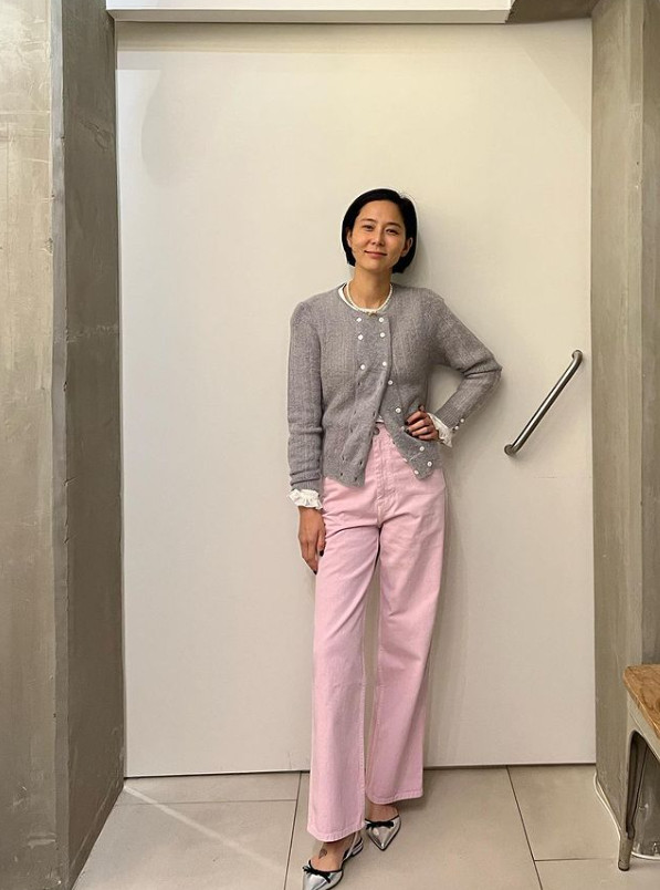 On the 10th, Kim Na-young posted several photos with the article Today is Mnet Neck Mock shooting day, what clothes did I wear?The best of our stylist team, he added.Kim Na-young in the photo poses wearing various costumes.Especially, the appearance of various styles of costumes is well suited.The netizens responded, Everyone is beautiful, so please wear it all, Everyone is beautiful, but it is gorgeous, and It is beautiful no matter what you wear.Meanwhile, Kim Na-young is raising his two sons alone after divorce, and is currently in public with singer-songwriter MY Q.Photo: Kim Na-young Instagram