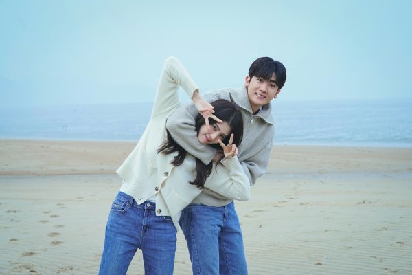 On March 23, Disney +s original series Sound Track #1 (playplayplay by Ahn Sae-bom/directed by Kim Hee-won) will be released.Soundtrack #1, which is attracting attention due to the meeting between Park Hyung-sik (played by Han Sun-woo) and Han So-hee (played by Lee Eun-soo), is a music romance that learns each others hearts as two men and women, who are best friends for 20 years, stay in one house for two weeks.Park Hyung-sik and Han So-hee have been with each other for 20 years, but they have been friends, not lovers, but subtle emotional changes begin between the two.My heart beats even in a small needle, and when I see my opponent with another reason, my heart hurts.It can be said that two men and women who can be lovers in the South Sachin and the first lady, are simply in between love and Friendship.Meanwhile, the production team of Sound Track #1 unveiled two shots of two men and women, Park Hyung-sik and Han So-hee, which may be Friendship or love.Park Hyung-sik and Han So-hee in the photo have a pleasant time in the background of a beautiful sea. The playful expression of the two, natural skinship, is cute and lovely.Above all, Park Hyung-sik and Han So-hees chemistry are impressive just by being together.Park Hyung-sik and Han So-hee expressed the relationship between the male and female protagonists, who are 20 years of best friends in the play, with perfect acting breathing and chemistry.This was always possible thanks to the efforts of two actors who cared for each other, and even on the actual set, the laughter was constant when the two of them were together.I would like to ask for your interest and expectation for the sound track # 1, which will shine with the two actors chemistry. Park Hyung-sik and Han So-hee, who boasted a fantastic chemistry like a friend who is actually 20 years old, or Couple who falls in pink love, despite the fact that they captured the moment.What is the romance between love and Friendship that the two draw? Soundtrack #1 will be released on Disney + on March 23.