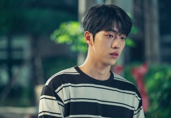 Actor Nam Joo-hyuk is writing a life character on TVNs Saturday drama Twenty-five twoty-one.Nam Joo-hyuk, who has become a first love of the people with a warm-hearted visual, a gentle tone, a nervous look, and a warm smile, is receiving a hot reputation.Nam Joo-hyuk, who is divided into a back binary in Twenty-five twenty-one, is realistically drawing the troubles and frustrations of unstable youths who are broken down and hurt by the difficult reality from the responsible efforts to save the family that has fallen into the IMF.In the early days of the broadcast, Nam Jo-hyuk expressed colorful Feeling through the loneliness of 22-year-old youth tired of the stinginess and the hard reality as a friendly neighborhood brother of Kim Tae-ri.Especially in front of the debtor, I will never be happy, I will never be happy at any moment was enough to make the hearts of the viewers cry.If Na Hee-do is like a youthful cartoon character, Baek I-jin feels like a plain novel character.Nam Joo-hyuk is persuasive in portraying Baek I-jins light-hearted Feeling, further enriching the narrative of the characters.Especially the last 8 endings, Na Hee-do, not rainbow about his relationship, Love. I love you. I love you, Nahee.I do not need a rainbow, said the Confessions of Baek Yi-jin, who caused the viewers to feel heartbreak.Nam Joo-hyuk, who became the first love icon through Twenty-five twoty-one.He has not had a representative work that led to a big box office despite his handsome face and stable acting ability.In his previous work Startup, Kim Sun-hos presence, which was a title roll, was not attracting much attention as he was a sub-starter. He also received a great reputation for his work, but he did not collect a relatively big topic compared to Han Ji-min and Kim Hye-ja.At the end of his twenties, Nam Joo-hyuk, who has built up his inner life by showing the faces of various youths, burst through this Twenty-five twenty-one.The audience rating also exceeds 10%, and in the situation of winning the championship, Nam Joo-hyuk is looking forward to the picture of Baek Jin.