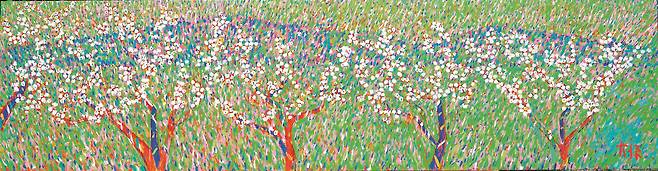 이대원 ‘배꽃’, 2000, 개인소장. 이대원은 새하얀 배꽃이 흐드러지게 피는 봄날의 풍경을 자주 그렸다. 이 작품은 가로 5m가 넘는 말년의 역작이다. /갤러리현대