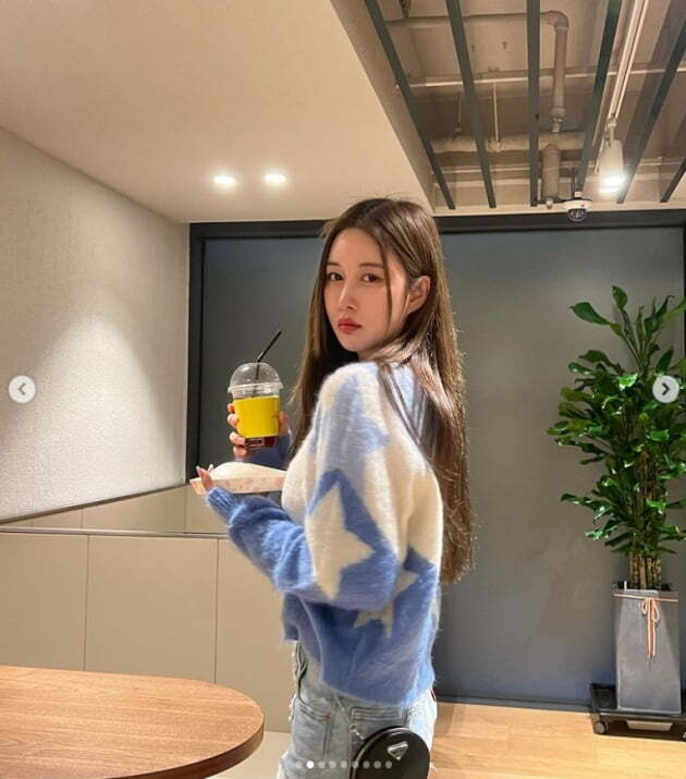 Group WJSN member Dayoung told her daily life.Dayoung posted several photos on his 16th day with an article entitled Lets eat bread diligently before winter in his instagram.In the open photo, Dayoung showed various poses and expressions with a bread.On the other hand, Dayoung is active in WJSN and unit WJSN.Photo: WJSN Dayoung SNS