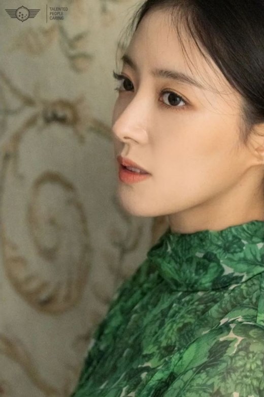 Actor Lee Se-young showed off his full-fledged visuals in the picture behind-cut.On the 17th, Lee Se-youngs agency, Frain TPC, posted an article entitled Nat Human, a picture behind Lee Se-youngs heart-snipping with a visual of the past.The photo shows Lee Se-young, who is focusing on filming the picture, and Lee Se-young boasts a goddess visual with a large eye and a high nose.Here, with an elegant and lovely atmosphere, Lee Se-youngs unique charm was emitted.On the other hand, Lee Se-young received a lot of love in the MBC Drama Red End of Clothes Retail, which ended in January.Red End of Clothes Retail is a Drama depicting the sad court romance record of the king, who was the countrys priority over the court and love to protect his chosen life.