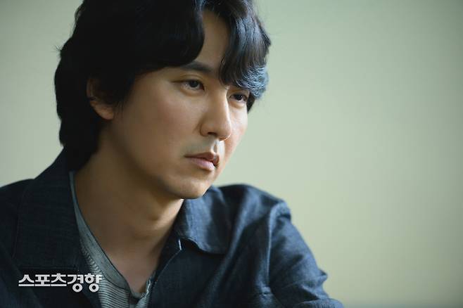 SBS 드라마 ‘악의 마음을 읽는 자들’에서 프로파일러 송하영 형사 역을 연기한 배우 김남길의 연기 장면. 사진 길스토리엔터테인먼트