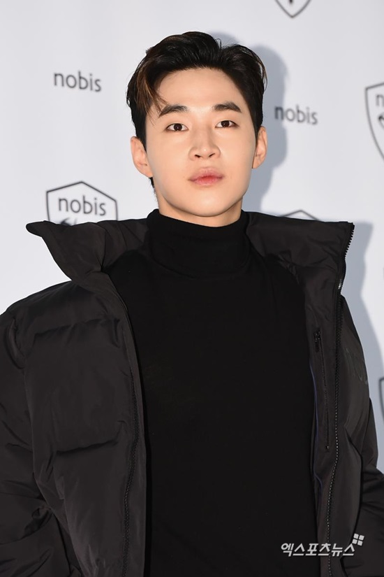 Singer Henry Lau opens up to pro-China controversyOn the 19th, Henry Lau posted a long article on his instagram starting with the phrase Henry Lau.Henry Lau said, First of all, if I did something wrong, I am sorry and sorry for all the wrong things.I am a person who tried to give people pleasure, impression, and laughter through music, stage, entertainment, etc. I am sick because I can not do it nowadays. I am not a person who will never forget where.If you go anywhere because of Corona these days, you have to stay for at least a few months. He explained why he focused on China activities, not Korea activities.Regarding the recent pro-China controversy, Henry Lau said, There are too many things that are not in YouTube or articles these days.I didnt think people would believe that, so I stayed quiet without saying anything.But now I felt how serious it was because people I met believed in it. In particular, Henry Lau mentioned the birth of a Chinese Canadian, saying, Most of it was not because of my behavior, not because of my words, but because of my blood.Henry Lau said, I do not know what to do if there are people who are uncomfortable because of blood.Finally, Henry Lau apologized, I am most sorry to my fans, I promised that I would always appear in good shape, but I am sorry that I can not keep my promise.Henry Lau, who made his debut as Super Junior M, was recently appointed as a public relations ambassador for school violence prevention at Mapo Police Station in Seoul.In the meantime, a complaint has emerged to withdraw the commission of Henry Lau, who was in controversy with China.Henry Lau.First, if I did something wrong, I would do everything wrong and wrong.Ive been trying to give people pleasure, emotion, and laughter through music/stage/entertainment/... from day 1, but Im so sick because I cant do it these daysIm not going to forget where I am, but if you go to Corona or Tween these days, you should be at least for a month.These days, YouTube and the article are so many things that I do not think people will really believe that, so I did not say anything and quietly, but now I felt how serious it was to believe that people I metEven the official news day now... Not just the root, but many public figures would have been harmed the same, but the real heartache is that... reading comments... mostly because of my actions and my words... Its because of my blood.I want to give people a laugh. If you have uncomfortable people with blood ... I really drive what to do. I promised my pen that we will always have a good talk and always show up in a good way, but I can not keep that promise.Photo = DB