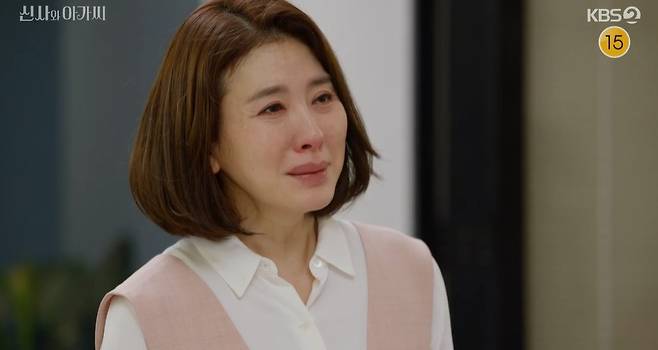 Lee Jong-Wons choice was Lee Il-hwa, not Oh Hyun-kyung; Lee Se-hee was belatedly alarmed to learn that Lee Il-hwa was battling cancer.On KBS 2TVs Gentleman and Girl broadcast on the 20th, a figure of Lee Jong-Won, who declares that she will keep Anna Nicole Smith (Lee Il-hwa) in front of Oh Hyun-kyung, was drawn.Having felt a strong anxiety about the relationship between Sucheol and Anna Nicole Smith, Anna Nicole Smith was angry to confirm that she was staying in Korea and Sucheol was with her.I went to Mart like a couple, got a paprika accident, a carrot accident, a coffee shop, and I tried to break into the officetel and I did not see any dirty eyes.Im doing what I do now, and the embarrassed Dandan asked, Who did our Father have an affair with?Anna Nicole Smith-Kim was having an affair with her. I dont want to live, she cried.Eventually, the angerless room broke into Anna Nicole Smiths house and grabbed his hair and broke the house and was in a frenzy.You know me funny that you have a lot of money, and how can I do that? he said, and he said, Why is it my husband among many men?Anna Nicole Smith knelt down in front of the room and said, I was wrong. I am so wrong.I was greedy before, but not anymore. But the reason why do you do it like my husband and my husband?Dandan, who appeared late, raised the sitting room and shot Anna Nicole Smith, Are you a person like this?Dont misunderstood. I didnt mean it. I was going to America with you and your Father.And I am being punished. And Anna Nicole Smith explained, Why do not you meet our father? I am really nervous now.Dont ever show up in front of me again, and disappear. Go away forever in front of us. Go away from this world!Anna Nicole Smith eventually collapsed on the outskirts of her only daughter Dandan.Meanwhile, Anna Nicole Smith explained to Su-cheol, Did you cheat on her? I saw everything.You went to the house again and you did it? he asked, Yes, I did.So Im just watching it?Only then did Sucheol tell Anna Nicole Smith of her current state of affairs by saying, What have you done to that sick woman, her cancer.Anna Nicole Smith is refusing surgery on guilt that she has abandoned her staging; the staging of verbal abuse against Anna Nicole Smith was deeply shocked earlier.What do I do, Mr. President, I dont know that and I hurt you with bad words to get out of this world, said Dandan, who was caught in guilt.I dont know what to do if I make you wrong. I hated him, felt sorry for him, and I dont know.Britain encouraged the team, saying, Do what you want, whether you hate or feel sorry.At the end of the drama, the figure of Su-cheol, who declared to protect Anna Nicole Smith, was drawn to the room, and raised questions about the development.