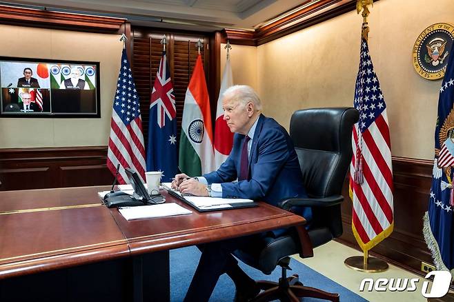 조 바이든 미국 대통령이 지난 3일(현지시간) 화상으로 쿼드 정상회의를 하고 있다. © AFP=뉴스1 © News1 김현 특파원