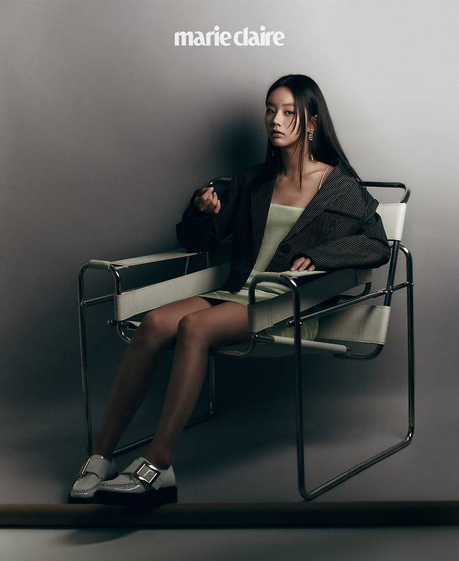 Hyeri released an interview with the pictorial in the April issue of Marie Claire.Hyeri in the picture showed a chic atmosphere and showed a unique charm.In the interview, Hyeri said, When I meet the moment of separation as well as the end of the drama, I often cry.But after expressing enough emotions, I do not seem to have much regret or regret. I was convinced that I would be happy to live in the Flowering Moon Thinking, so I sent him well, he added.When asked about what I look like as I act, I ask, I have a time with the person in the work and I want things for myself.I try to see the point where the person has a good influence on me. If you bloom, think of the moon, he said, to move to action without staying in your thoughts, he said. I am going to say more about this year.After completing the interview, Hyeri said, I hope that I can enjoy the last spring of my 20s and leave a lot of memories.He also expressed his desire to be healthy, healthy, diligent and ready to welcome the upcoming 30s.iMBC Photos Mari Claire