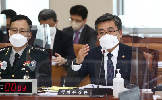 서욱 국방부 장관이 22일 국회에서 열린 국방위원회 전체회의에서 의원들의 질문에 답변하고 있다. 사진=뉴스1