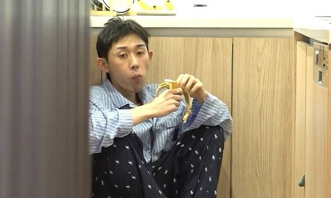 With I Live Alone celebrating its 9th anniversary, director Huh Hang PD has made a new determination.I Live Alone (director Heo Hang Kang Ji-hee), which first set out on March 22, 2013, has been the longest-serving observation entertainment program in existence and has been held every Friday night by viewers.In addition to keeping the entertainment throne firmly on Friday for nine years, it has also been growing with a clear rise in ratings and topics this year.In a written statement, Huh Hang PD, who has been leading the I Live Alone since last year, expressed his determination to celebrate the 9th anniversary of the program, saying, I will include the original life of the performer rather than being biased toward different with the slogan various people, various lives.- The existing longest-serving entertainment program I Live Alone will celebrate its 9th anniversary on the 22nd.Nine years ago, I was very shocked by the idea that one person would make a program of entertainment as it is.As we have been winning the title of the longest observational entertainment for nine years, many viewers feel that they are getting a lot of sympathy and fun through the single life of various shapes in I Live Alone.And it is a great honor as a director to be together on the 9th anniversary of such a program.I hope that it will become I Live Alone that maintains its own personality and lives longer and longer among the increasingly growing entertainment contents. - Recently, new faces such as news left code kunst, mudo Ju-seung Lee, Nanto Tea in the garden are hot topics.When I took on I Live Alone early last year, the most important topic was introduction.I wondered why many people liked I Live Alone from 0.My conclusion is that those who love I Live Alone eventually wonder how others live and are genuine lifestyles.So I met and interviewed a lot of people in the idea of ​​showing a much more diverse lifestyle in I Live Alone.I did not limit my residence form or job, and even if I was somewhat unfamiliar with older generations, I repeated the process of meeting people who are hot among MZ generations on SNS.In the meantime, we learned about Ju-seung Lee, Tea in the garden, and members of Code Kunst who impressed us, and as expected, their lifestyle resonated as soon as they were released to I Live Alone.In the future, I plan to work harder to meet as many people as I can and to discover various lifestyles. - The way we deal with existing members such as Jun Hyun-moo, Park Na-rae, and Kian84 seems to have changed.Viewers have also fallen into fresh charm, but what is the focus of directing unlike new rainbow members?I would rather say that the direction has changed, but that our members minds have been renewed.Hallasan climbing, backpacking of Byangdo, and Yeosu picture trip are all new year bucket lists that I have always wanted to do.Through last year, the production team has made a commitment to return to the beginning, but it seems that our rainbow members have also recalled the need to return to the beginning.Jun Hyun-moo, chairman of the company, expressed his willingness to try Top Model on his own, not just admire someones life, and Park Na-rae said he wanted to welcome the new year through tens of kilometers of walking.Kian84 writer also left Yeosu far away with the intention to regain the heart of the person who draws.I always feel it, but the story that started with the deep authenticity of the cast always seems to have a great impact, and I would like to say that the mind of our rainbow members is renewed rather than directed.Jun Hyun-moo, Park Na-rae, and Kian84 have been the longest members of I Live Alone, but I am glad that many people are coming back and complimenting I Live Alone again in their new and full-hearted appearance.I am also deeply respected by the members of Top Model on the journey to find their beginnings. - The expansion of the rainbow gathering is also noticeable.New Kemi, which will be broadcast soon, was announced, including Song Min-ho and Kian84, Kian Brothers (Ki-Kian84) and Hyunmu-Sunghoon.During the studio recording, which is gathering once a week, I thought I wanted to watch the daily meeting, watching the members feel good about each others daily life and promise to meet next or exchange phone numbers.In particular, I think that because you are an artist, you want to hear more about the lives of others, and you actually went to the house of Code Kunst.From the rainbow live with Song Min-ho, I felt that there was a consensus among the drawing people and that there was a lot similar to myself.Song Min-ho also said that he was a fan of Kian84 from the past, and naturally led to the Camping invitation.The story of the two camping is broadcast this week, and I think we can see a very fresh Kemi as it is the first combination we see.In addition, as many new members have come to I Live Alone, you can expect to have fun seeing new Kemi and relationships that you have not seen before. - If there is a behind-the-scenes story that was not on the air, but was impressive or funny.The Hallasan climber of Chairman Jun Hyun-moo, who opened I Live Alone in 2022, seems to be a memorable story for the production crew.After the broadcast, I heard a lot of stories about I wonder what Hasan did. Despite his already discharged physical strength, he was alone, carrying all his baggage and unloading.I climbed to Baekrokdam with my will, and with some help, it was my will that I could undermine all this authenticity.It took more than six hours to get down while resting in the middle. Kian84s Yeosu painting trip was also a trip that had many twists and turns in many ways.Kian84 The original plan was to arrive at the painting grill spot with an electric bicycle and sit down all day and draw a landscape painting.I thought the production team would proceed without any trouble.However, the warm weather in Yeosu fell to the lowest temperature on that day, the motor of the electric bicycle was unexpectedly discharged, and the slope was so severe, unlike what was expressed on the map.Although the broadcast was a lot of time, Kian84 was bicycled for more than 6 hours, and eventually the picture was only about an hour.I was very sorry for myself, I said that I would draw a picture that I could not finish in the guest house room, and I actually finished the landscape painting all night.It was completely different from the first plan, but in such an unexpected situation, Kian84s attachment to the painting seemed to be more prominent.I think I can see the paintings with attachment in the first solo exhibition that will be held from the 25th.The story of Kian84, which opens its first exhibition, can be seen in I Live Alone soon. - What if there is a person who wants to send a love call directly?I really want to see Lim Young-woong at I Live Alone this year, not just because hes a favorite of the whole nation.Every time I see the program that Lim Young-woong came out, I always feel like a person with the energy to make the surroundings warm and good.I wonder what kind of daily life you are spending, but I think that if a person with good energy comes to I Live Alone, he will always spread bright and big influence. - What if you give a surprise spoiler about a new face to come?In the near future, someone familiar with the audience, who is surprisingly new, is a person who likes all of the I Live Alone viewers.I Live Alone will be able to see a unique single life in the future, so I hope you will have a lot of expectations. - To celebrate the 9th anniversary, it is a program that is expected to have 10th and 11th anniversary. What if I express I Live Alone in one sentence?What if there is a story you want to tell the viewer?Various people, diverse lives.MBTI personality type test, which has been popular for a few years, seems to be encouraging because it means that it is different and diverse.I think it is in this context that many viewers are responding to the fresh life style of new faces that I have recently shown in I Live Alone.It seems that the days when I try to find the ideal answer and I try to say strange when it is different from the crowd are ending.In the broadcasting industry, I use words such as stone + child and special person in artistic terms, but in fact, I think that everyone has their own singularity, and I think that this society is going to recognize it as a persons style.I Live Alone will continue to look for people who live in a single life as they are, regardless of what type of house they live in, how famous they are, and what kind of job they have. 