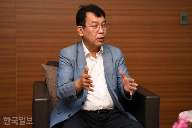 2011년 9월 서울 중구 한국일보 본사에서 김종대 전 국회의원이 병영사고와 국방개혁에 관해 논담하고 있다. 한국일보 자료사진