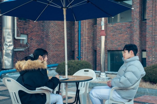 TVN Twenty Five Twenty One Nam Joo-hyuk was caught in Triangle composition shot expressing anger with Woman with a Parasol, facing left turning which is a mixture of jealousy and embarrassment toward Kim Tae-ri.TVNs Saturday drama Twenty Five Twenty One (played by Kwon Do-eun/directed by Jung Ji-hyun and produced by Kim Seung-ho/produced Hwa-An-Dam Pictures) is a drama depicting the wandering and growth of youths who were deprived of their dreams in the 1998 era.The past 12 times recorded the highest audience rating of 14.8% at the moment, ranking first in the same time zone for 12 consecutive times since the first broadcast.In addition, Nam Joo-hyuk and Kim Tae-ri took the first and second place in the drama cast topic category for the sixth consecutive week in the TV drama topic category announced by Good Data Corporation, a TV subject analysis agency.In the last broadcast, Kim Tae-ri said, I think his time is worse than my time.I want to make you have a wonderful experience. Later, Na Hee-do and Lee Jin watched the Bosingak bell together in 2000 ahead of the millennium, and said, The sun changed and the century changed.I wanted to change something too, and Na Hee-dos narration predicted a change in the future with the first love kiss ending that Na Hee-do kissed Lee Jin.In this regard, Nam Joo-hyuk is attracting Eye-catching as he is caught in a moment against the expression of drama and drama that explodes a strange jealousy to Kim Tae-ri, who smiles brightly at another man.In the play, Lee Jin is watching the conversation with a fencing male senior.Na Hee-do laughs as if the conversation with her seniors is pleasant, and Lee Jin, who is jealous, squeezes his lips with his child Woman with a parasol, facing left rod.While the appearance of a fencing man who transformed the worlds back Lee Jin into an incarnation of jealousy is gathering the Sight, he is raising questions about what the conversation between the fencing man and Na Hee-do will be.On the other hand, in the filming on the day, Nam Joo-hyuk carefully examined the scene with the director and took out the details of the back Jeans feeling.Kim Tae-ri, who appeared on the scene with a nice greeting, led a cheerful atmosphere, such as setting up the ambassador for the fencing male senior in the play where the scene could be awkward, and explaining the situation in detail.In particular, when Nam Joo-hyuk was alone and devoted to the practice of erupting emotions using Woman with a Parasol, facing left, Kim Tae-ri laughed and laughed, Look at Lee Jin!Since then, Nam Joo-hyuk has shown the peak ad-libret of the over-indulgence state that turns the woman with a parasol, facing left rod as the jealousy increases, and Kim Tae-ri and all of the scene have been robbing and raising expectations for this broadcast.Kim Tae-ri and Nam Ju-hyeok are deeply concerned about the delicate parts of Na Hee-do and Lee Jin characters and express them with their excellent acting skills, said the producer, and I would like to ask for a lot of expectations because they will be able to make an unexpected comeback that will cause the jealousy of Lee Jin.Meanwhile, the 13th episode of TVNs Saturday drama Twenty Five Twinty One will be broadcast at 9:10 p.m. on the 26th (Saturday).
