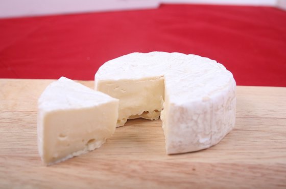 크리미한 질감의 브리 치즈는 샴페인과 잘 어울린다. 사진 pixabay