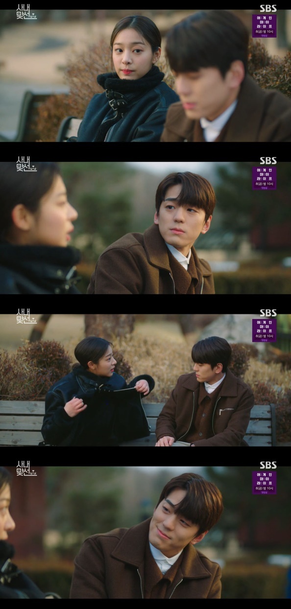 In the SBS monthly drama The In-A-Grand broadcast on the 29th, Jinyoung Seo (Sul In-ah), who plays the past history, and Sung Hoon (Kim Min-kyu) got on the air.Jinyoungseo and Sinhari (Kim Se-jung) found Kang Tae-moo (Ahn Hyo-seop) and Cha Sung Hoon who happened to be together on the street and chased after them.The other places where Kang Tae-moo and Sung Hoon are located are nursery schools. It turns out that Chung Hoon is from nursery schools.Jinyoung met a nun called mother by Chung Hoon and talked.Im sorry, I made you know my story this way, Cha Sung Hoon apologized. Jinyoung asked, Do you have a negative account?I made it for the first time a while ago, he said. I do not want to raise my hands to my dad, I have more living expenses than I thought.Jinyoung continued to say that blood type is RH negative B type and it is difficult to receive blood transfusions in case of traffic accident. He confessed his sad family history.My parents divorced in high school, Jinyoung said. I heard my mother went to Germany, but I do not know what to do. I do not know how to live.Jinyoung said, I have not told Sung Hoon a lot. When time and mind build up, there will be a day when I will tell you this kind of story.What Mr. Sung Hoon should be sorry for is not not to tell me in advance, but I made my mother see her in this way. So Sung Hoon said, It is still beautiful.I am the best in the world, said Jinyoung. Jinyoung said shyly, Hold me, not hold my hand. Photo = SBS Broadcasting Screen