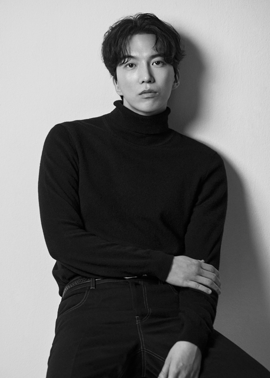 A new profile of Do Sang-woo has been released.On the 30th, Jessie Jwide Ford Motor Company released a new profile of actor Do Sang Woo.In the open photo, Do Sang-woo created a comfortable and calm mood with a natural hairstyle and black look.After wearing a jacket on a clean white tee, he stares at the camera with his eyes and shows a wildness sweeping his head, capturing his attention by radiating the charm of the pole and pole.After SBSs Sunset Star, Do Sang-woo appeared as apostle, the father of Lee San (Lee Jun-ho) through MBCs Red End of Clothes Retail, giving a strong presence even in a short amount.Immediately, JTBCs Only One person was transformed into a unique detective that was different from the existing one by disassembling into a cynical metropolitan investigation lieutenant Cho Si-young.Do Sang-woo, who is slowly building filmography by making his own acting color between historical drama and modern drama, unveiled his new profile and announced more diverse activities in 2022.Photo: Jessie Jwide Ford Motor Company