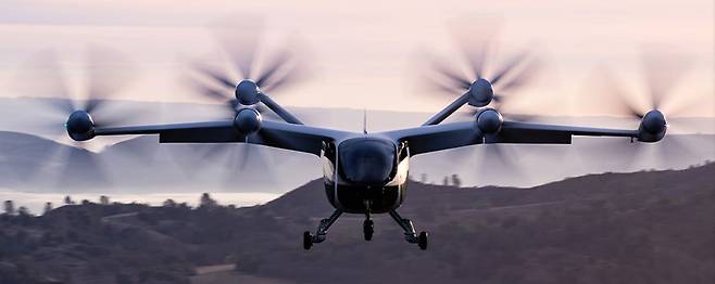 미국 조비(Joby)의 전기 수직이착륙 항공기인 'S-4'의 모습/조비