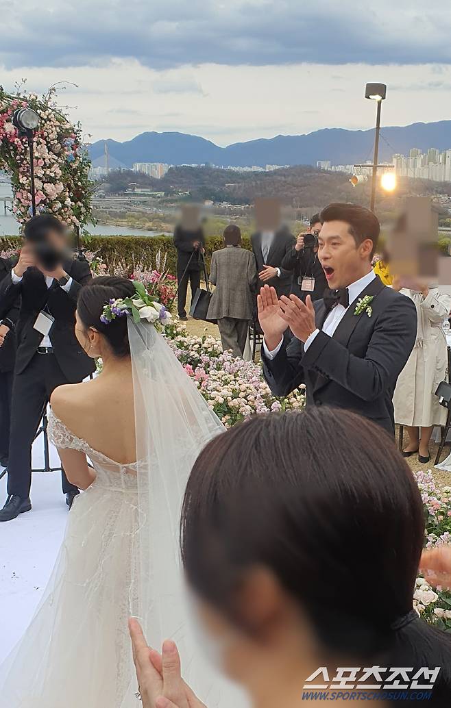 Actor Gong Hyo-jin is receiving a hot interest from Son Ye-jins bouquet.Gong Hyo-jin received a brides bouquet at the wedding ceremony of Hyun Bin and Son Ye-jin at the Aston House in Grand Walkerhill Hotel, Gwangjin-dong, Gwangjin-gu, Seoul on March 31.According to the report, Son Ye-jins bouquet was thrown at the end of the day and the photo shoot.Before Son Ye-jin threw the bouquet, the groom Hyun Bin cheered on him several times, saying fighting and fighting, and Son Ye-jin threw a bouquet vigorously.Hyun Bin, who acted as an entertainer baseball team in the unexpected Jeolje power of Son Ye-jin, was also surprised.Gong Hyo-jin, who received the bouquet in applause and admiration of the guests, also responded with a bright smile and boasted a cheerful atmosphere.Some argue that Gong Hyo-jin received a bouquet, which is a symbol of good luck and the next marriage, so the bride usually gives a bouquet to the person who is about to marry.If you do not get married within six months after receiving a bouquet, there is a myth that you can not get married for a long time.As such, Gong Hyo-jin, who had no position on marriage as well as love, received a bouquet, and his gaze is focused.In this regard, Gong Hyo-jins management forest said, There is no position in relation to it. It is interpreted as a cautious position because it is the privacy of the artist.It seems to be cautious as it is another actors wedding.However, industry insiders say that Gong Hyo-jin would have received a bouquet pleasantly because it was Wedding ceremony ceremony for his best friend Son Ye-jin. In fact, Son Ye-jin and Gong Hyo-jin are famous friends in the entertainment industry.It has boasted a thick friendship with each other through various media such as broadcasting, interview, SNS.An official said, Son Ye-jin took Gong Hyo-jin as his bouquet hero early on, and Gong Hyo-jin accepted it.While Gong Hyo-jin is also paying attention to the pink news in the future, there is a growing voice that rumors of interest should be guarded.