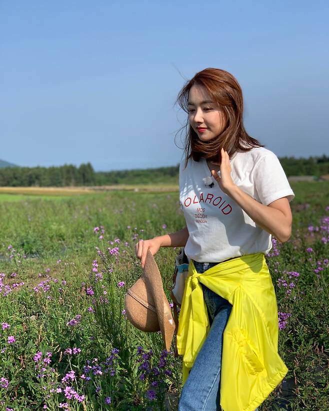 Actor So Yi-hyun has delivered his longing for Jeju Island.On the morning of the first day, So Yi-hyun posted a picture on his instagram with an article entitled Ha...Jeju Island I want to go.So Yi-hyun in the public photo is posing in a flower garden in a white T-shirt and jeans.Many people gather their eyes in his beauty, sitting down and smiling with his chin.Her husband In Gyo-jin left a comment saying, Its beautiful.On the other hand, So Yi-hyun, who was born in 1984 and is 38 years old, married In Gyo-jin, who is 4 years old in 2014, and has daughters Ha-eun and So-eun.Recently, we opened the YouTube channel So Yi-hyun In Gyo-jin OFFICIAL and started YouTube activities.Photo: So Yi-hyun Instagram