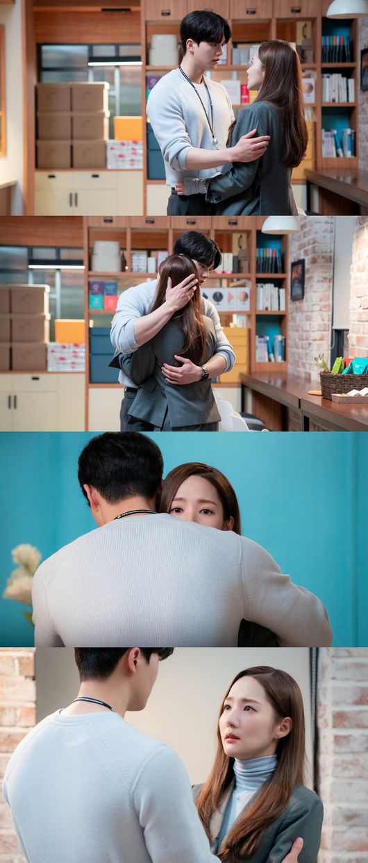 Park Min-young and Song Kang, who accepted the separation from the Meteorological Agency people, seem to still love each other hotly.Steel cuts that embrace each other are revealed, and expectations are also added for the reunion Signal diary.JTBCs Saturday drama People in the Meteorological Administration: The Cruelty of In-house Love (directed by Cha Young-hoon, the playwright Sunyoung, creator Gline & Kang Eun-kyung, production Anfio Entertainment, SLL, hereinafter Meteorological Agency People) is a hash couple who love hot and choose to break up more hotly The woo (Song Kang).But the feeling didnt cool.The reason why I loved her but had to parted ways was because they were so different from each other, as did the meeting between the cold and the warm air, as the rain sprayed.Crucially, Sius father, Lee Myung-han (Jeon Bae-su), was sure to come to the clear sky like a fox and bring down their happiness.So, Ha Kyung and Siu are crossing the gap between general affairs, special information, and simple work colleagues.And today (the 2nd), the emotion explodes as everyone who is supporting the reunion of the Hash couple wants.The public still cut in the middle of the hugging and the sadness of Siu is sharing.Siu, who holds the feeling in one hand as if he can not control his emotions, is also filled with excitement.The 15th pre-release video together doubles the excitement, and the police are breathing for a while in the Tangbi room after a day at the Meteorological Agency.When I forget why I came here and think about it, Siu, who followed me, drops the coffee instead.I am more saddened to see Siu, who is taking care of the day, to go home first because he is looking at more data, but he can not stop the clown.She apologizes for being sensitive to her fathers story, and she finally embraces her in a heart that is uncontrollable, even when she understands it.And what if I catch him again.I still really like you a lot. He will give a sincere confession, and the people of the Meteorological Agency will continue to tremble without a single two times to the end.The 15th episode of People in the Weather Service will air today (Thursday) at 10:30 p.m. on JTBC.