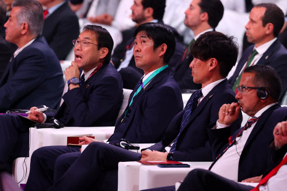 일본 감독의 떨떠름한 표정 - 모리야스 하지메 감독은 일본 언론들과의 인터뷰에서 “월드컵에 나오는 팀들은 어느 팀이든 다 강팀이라고 생각하고 있었다”고 말했다.  AFP연합뉴스