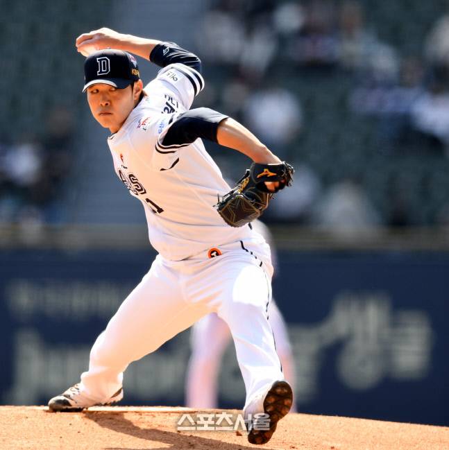 두산 선발투수 최원준이 3일 잠실구장에서 열린 한화 전에서 역투하고 있다. 잠실 | 최승섭기자 thunder@sportsseoul.com