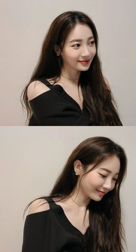 Yura has revealed her current situation.On the afternoon of the 6th, Girls Day and actor Yura posted several photos on his instagram.The photo shows Yura posing with long hair hanging down. Yura, who reveals her clavicle line and shoulders, shows off her mature beauty.Especially, the fans eyes on Yuras small face and three-dimensional face were concentrated.yura instagram