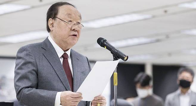 2020년 3월31일 낮 김대중 당시 조선일보 고문이 서울 중구 정동(貞洞) 조선일보 편집국에서 열린 퇴임식에서 퇴임사를 읽고 있다./조선일보DB