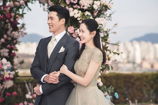 An additional marriage photo of the couple, Hyun Bin and Son Ye-jin, has been released.On the 11th, VAST Entertainment, a subsidiary of the Hyun Bin, said, On the 31st, the Hyun Bin & Son Ye-jin actor finished the marriage ceremony with your support and blessing.Thank you for your support again. In the public photos, there is a picture of the marriage ceremony of the Hyun Bin and Son Ye-jin couple who were held privately.Two shots of Hyun Bin and Son Ye-jin, who are smiling brightly in tuxedo and wedding dress, remind me of a scene in the movie.On the same day, Hyun Bin and Son Ye-jin went on a late honeymoon.Hyun Bin, Son Ye-jin took the United States of America to Los Angeles via Incheon International Airport Terminal 2.On schedule, Hyun Bin arrived first and waited for his wife Son Ye-jin.United States of America LA, the Honeymoon place of the two, is a place where the two peoples enthusiasm has been raised in the past.At that time, a photo of two people watching a shopping mall at a mart in Los Angeles spread online.At that time, not only the two agencies but also the Hyun Bin and Son Ye-jin denied it, but LA, which had a rumor, eventually became a honeymoon destination.Hyun Bin and Son Ye-jin have developed into lovers by making a relationship with the movie Negotiation and TVN drama Loves Unstoppable.After four episodes of romance, he acknowledged his fellowship in January last year and announced his marriage in February.At that time, Hyun Bin said, Jung Hyuk and Seri, who were together in the work, are trying to take a step together.I think you will be happy to support our first step with the warm and affectionate gaze that you have sent so far. Son Ye-jin said, I have someone to share my remaining life. Just being together is a warm and strong person.Since then, Hyun Bin and Son Ye-jin have held a marriage ceremony at the Walkerhill Hotel Aston House in Gwangjang-dong, Gwangjin-gu, Seoul, at 11 am on March 31.The news of their honeymoon was followed by a photo of the wedding ceremony, which was released in addition to the news of their honeymoon, which attracted the attention of fans around the world.From four romances to devotional recognition and marriage to honeymoon. All the moves of Hyun Bin and Son Ye-jin, who became married in top star couples, are drawing keen attention.Photo: VAST Entertainment Official Instagram, DB